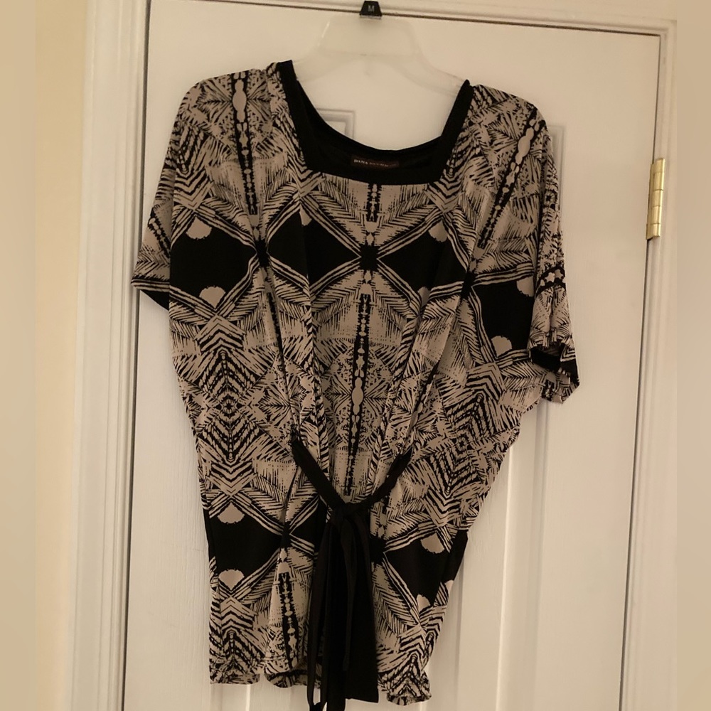 Dana Buchman size M black and gray belted top.